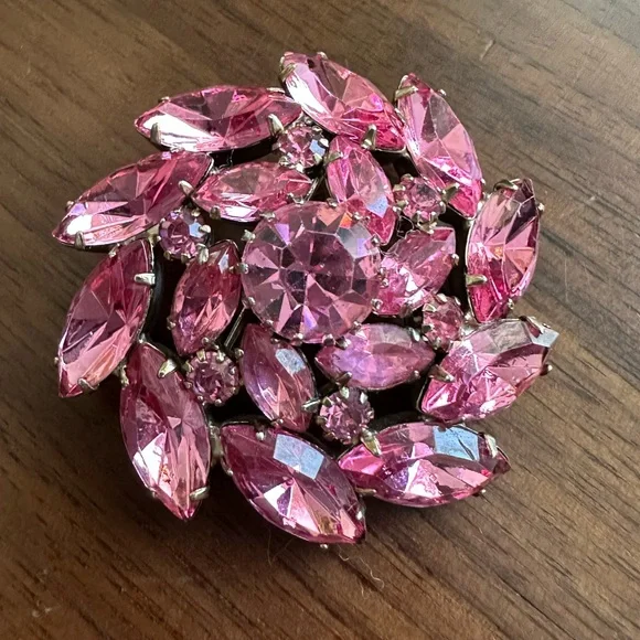 Vintage Elegant Pink Crystal Brooch - Picture 1 of 2